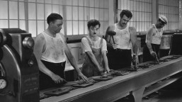 t1larg.charlie.chaplin.modern.times.scene.gi